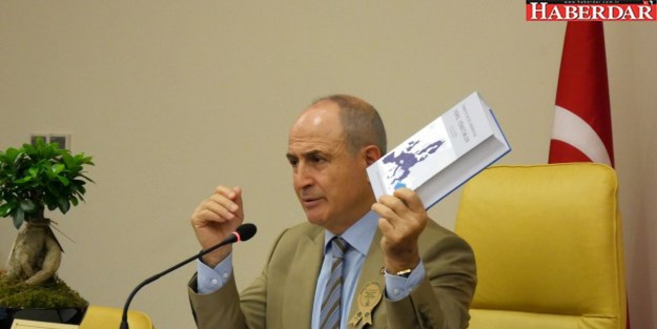 Başkan Akgün, yerel yönetimlerin kitabını yazdı