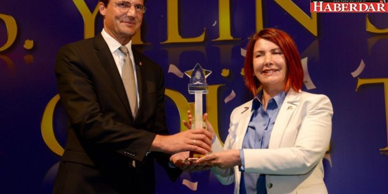 YEREL YÖNETİM ONUR ÖDÜLÜ BAŞKAN TOPRAK’A