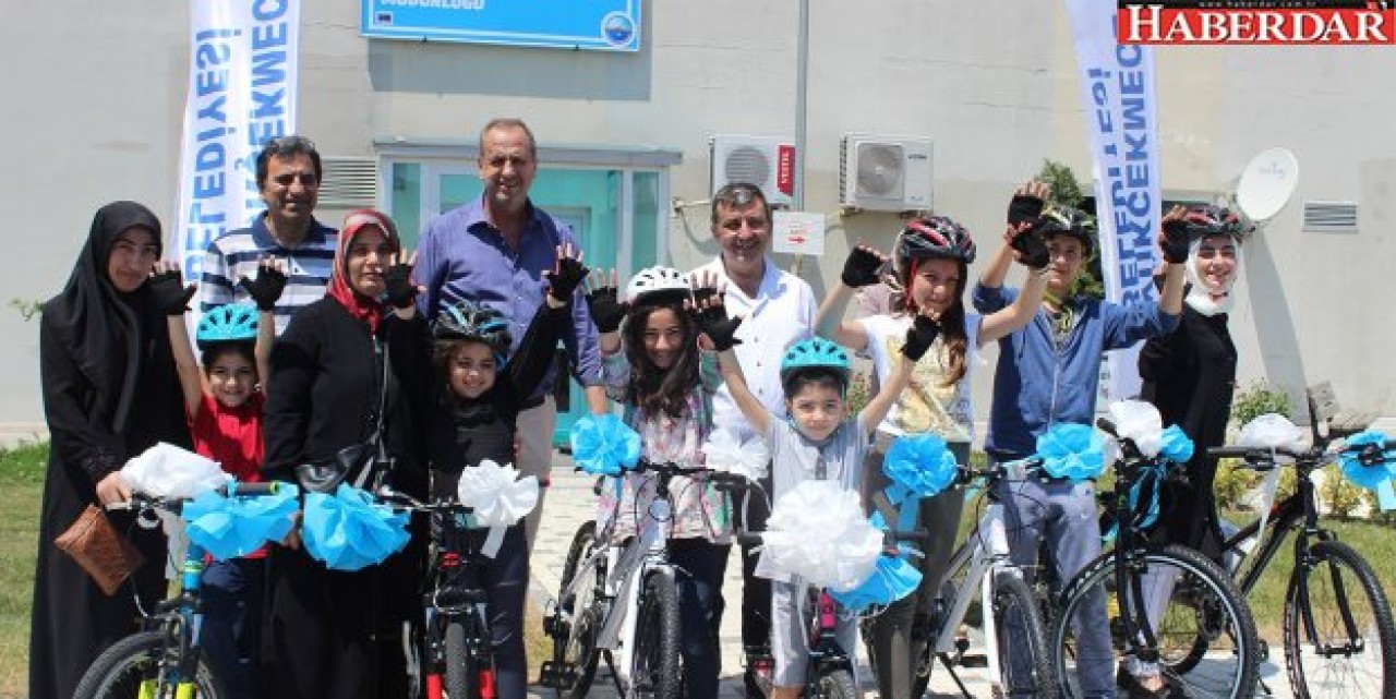 Akgün, bisiklet sözünü tuttu