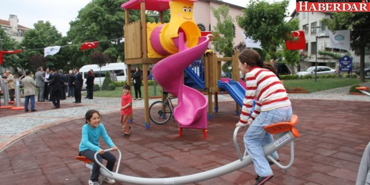 BAKIRKÖY’DE  PARKLAR RENKLENİYOR