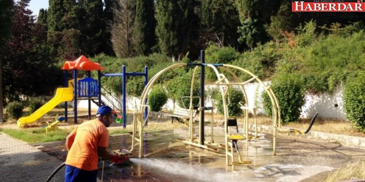 Oyun parkları çocuklarımız için dezenfekte ediliyor