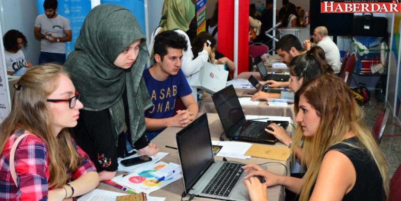 ÖĞRENCİLER, ÜNNİVERSİTE TERCİH FUARI’NDA BEYGEM’E DANIŞTI