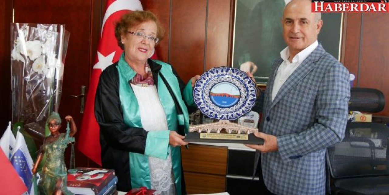 Yarım bıraktığı üniversiteyi 47 yıl sonra tamamladı