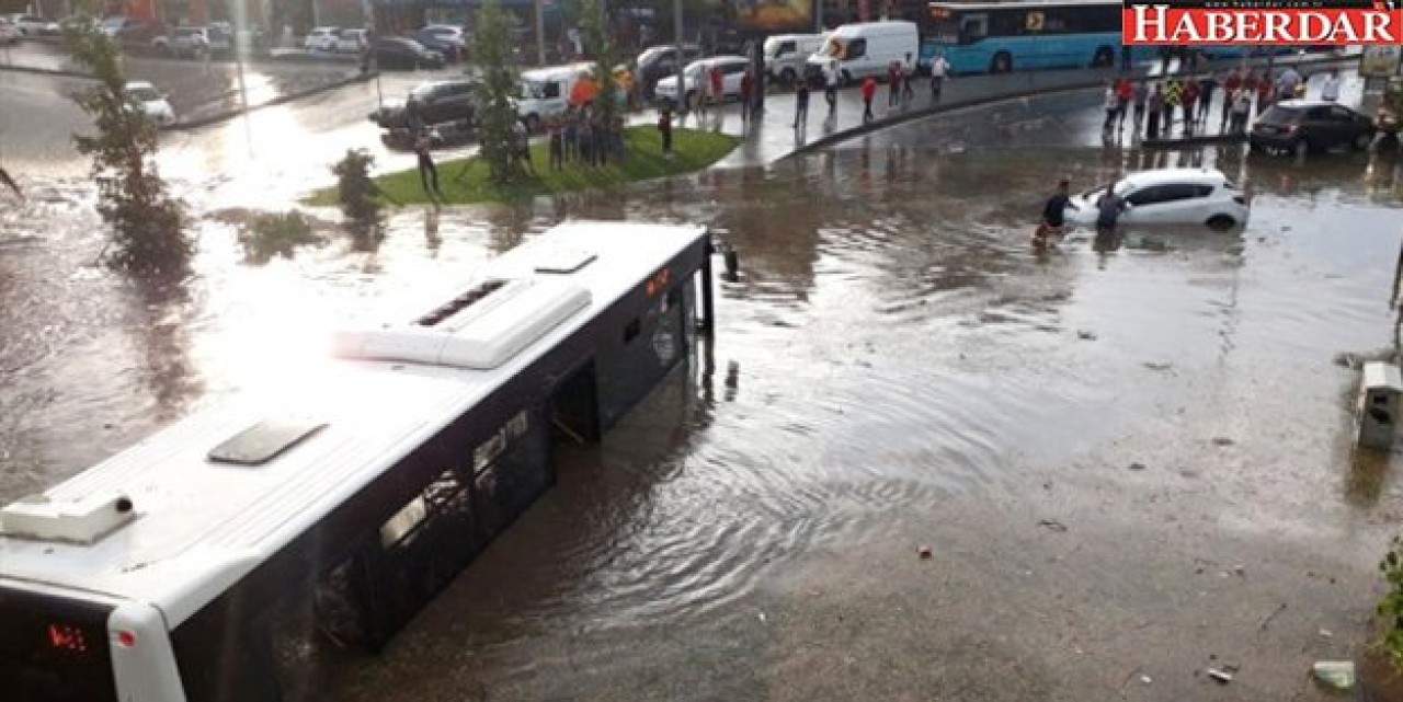 AKOMdan İstanbulun 4 İlçesi İçin Şiddetli Yağış Uyarısı