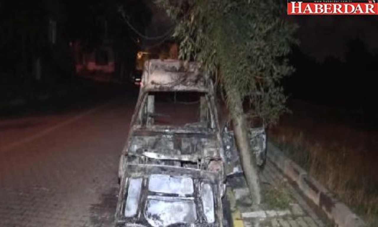 Avcılarda Park Halindeki Araç Alev Alev Yandı