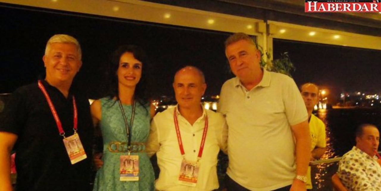 Başkan Cem Kara ödül törenine katıldı