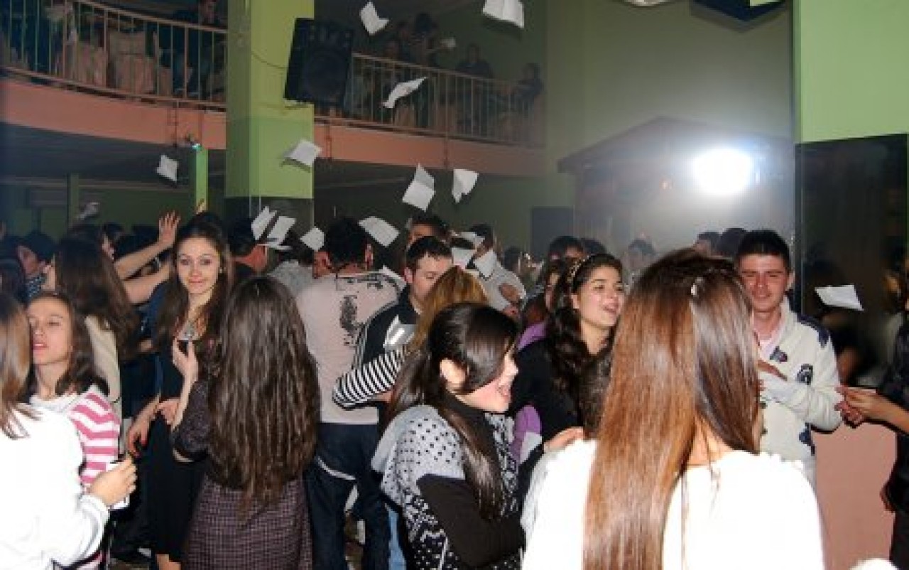 Balkan gençlerinden bahar coşkusu