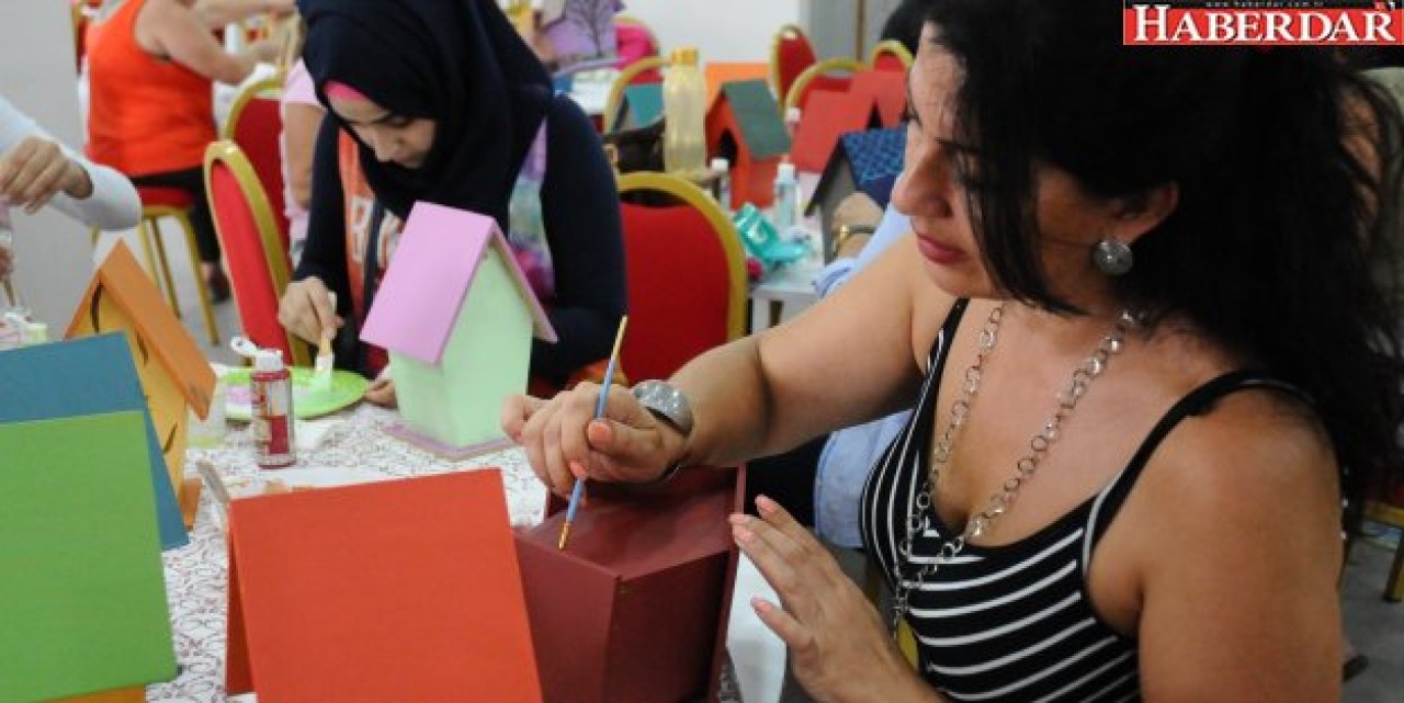 Suriye kadınlardan rengarenk kuş yuvaları