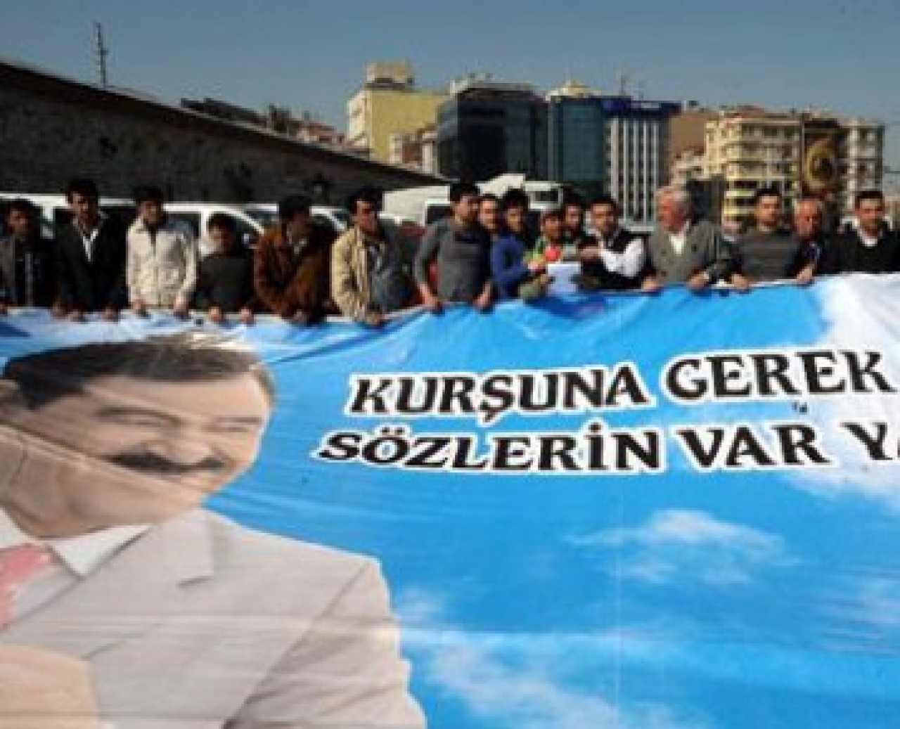 İbo için dev pankart