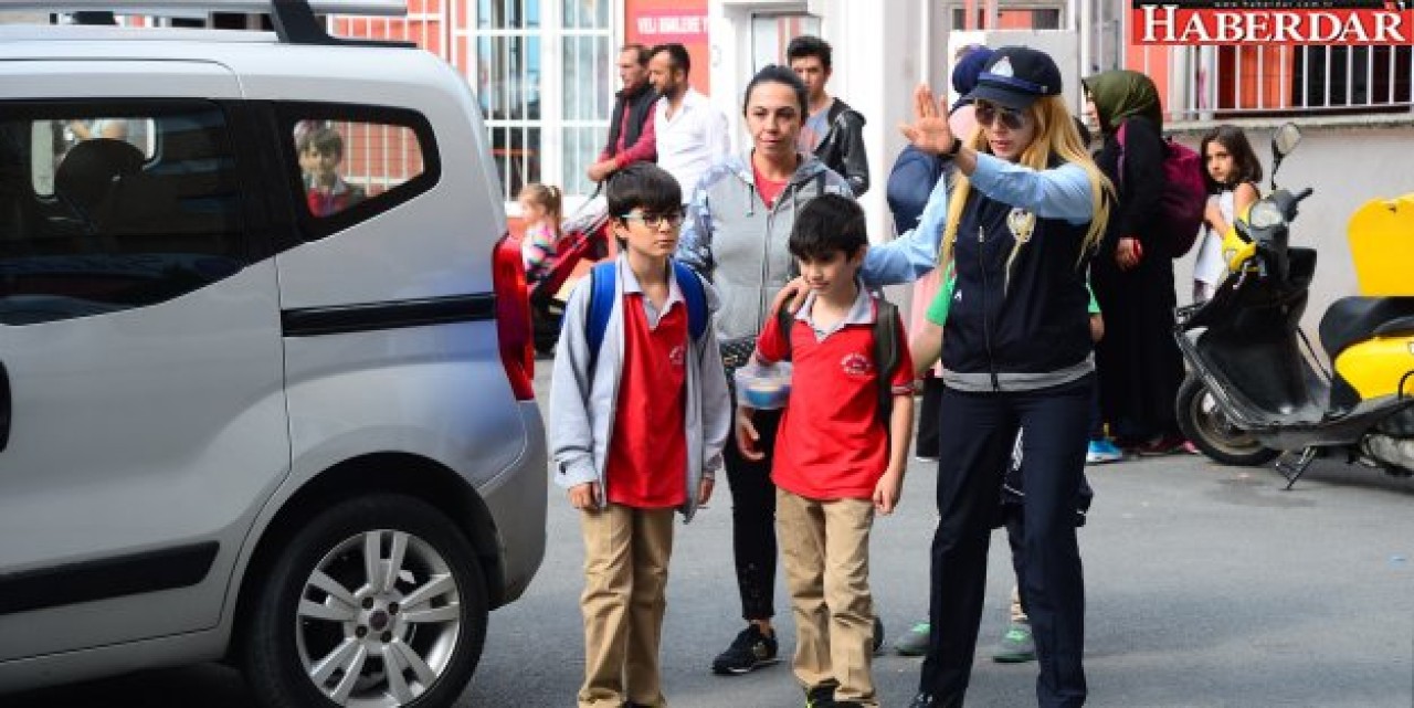 Beylikdüzünde zabıtalar çocuklar için görevde