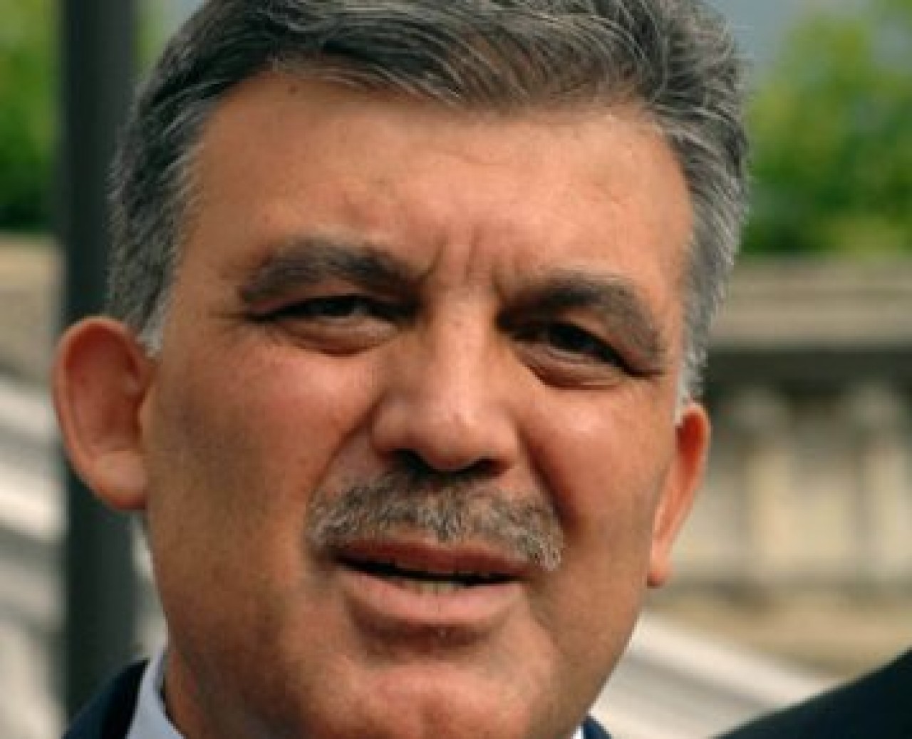 Gül, büyük tehlike atlattı