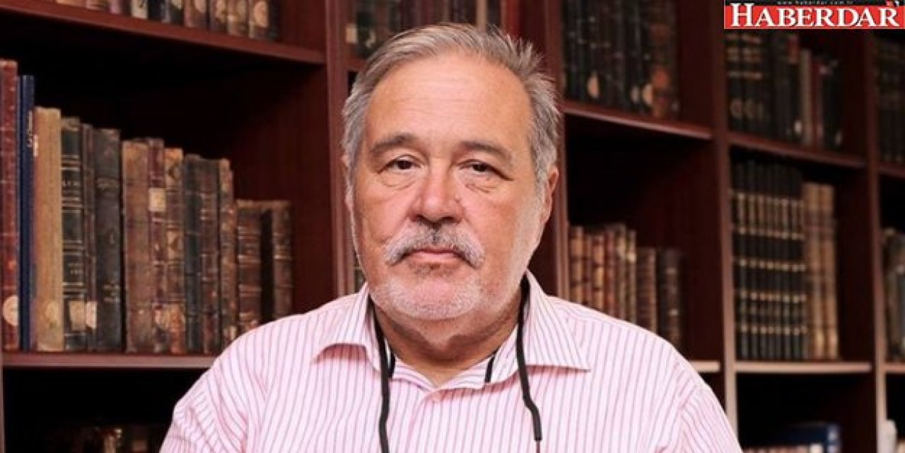 İLBER ORTAYLI’YA “ATATÜRKÇÜ DÜŞÜNCEYE HİZMET ÖDÜLÜ”