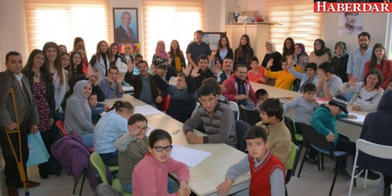 Büyükçekmece Belediyesi’nden engelli çocuklara resim eğitimi