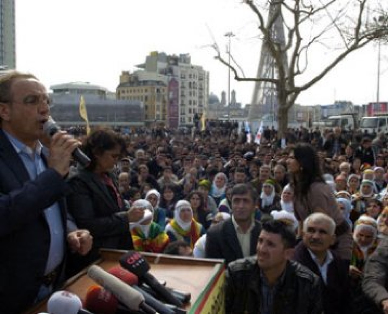 'Kürtler kendilerini özgürce ifade etsin'