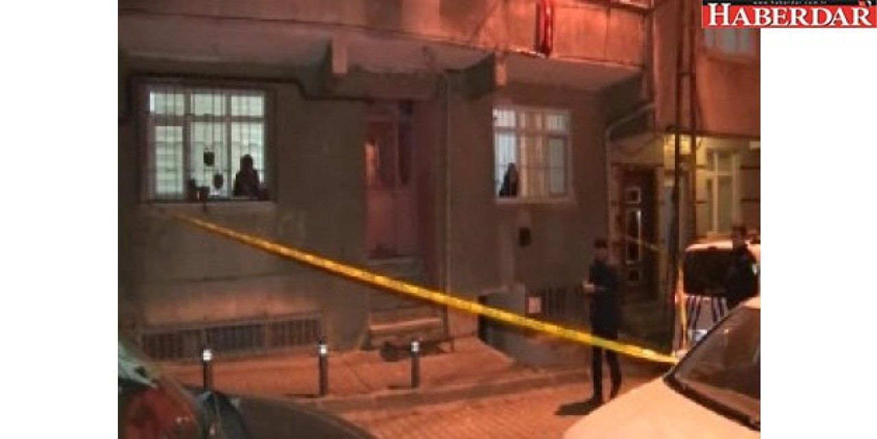 Küçükçekmecede 5 Katlı Binanın Girişine Ses Bombası Atıldı