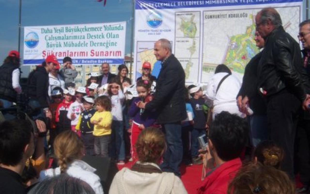 Cumhuriyet parkı açıldı