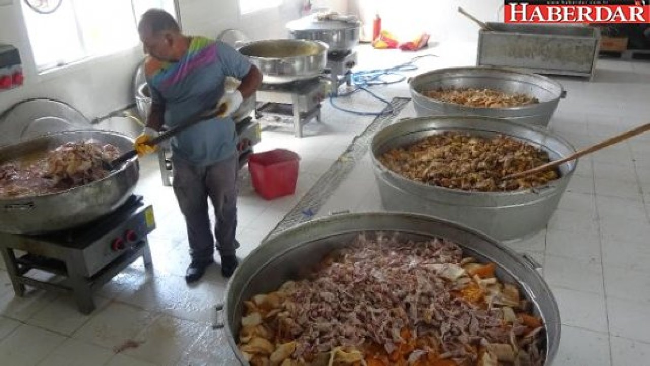 Sevimli Dostlar İçin Her Gün 4.5 Ton Yiyecek