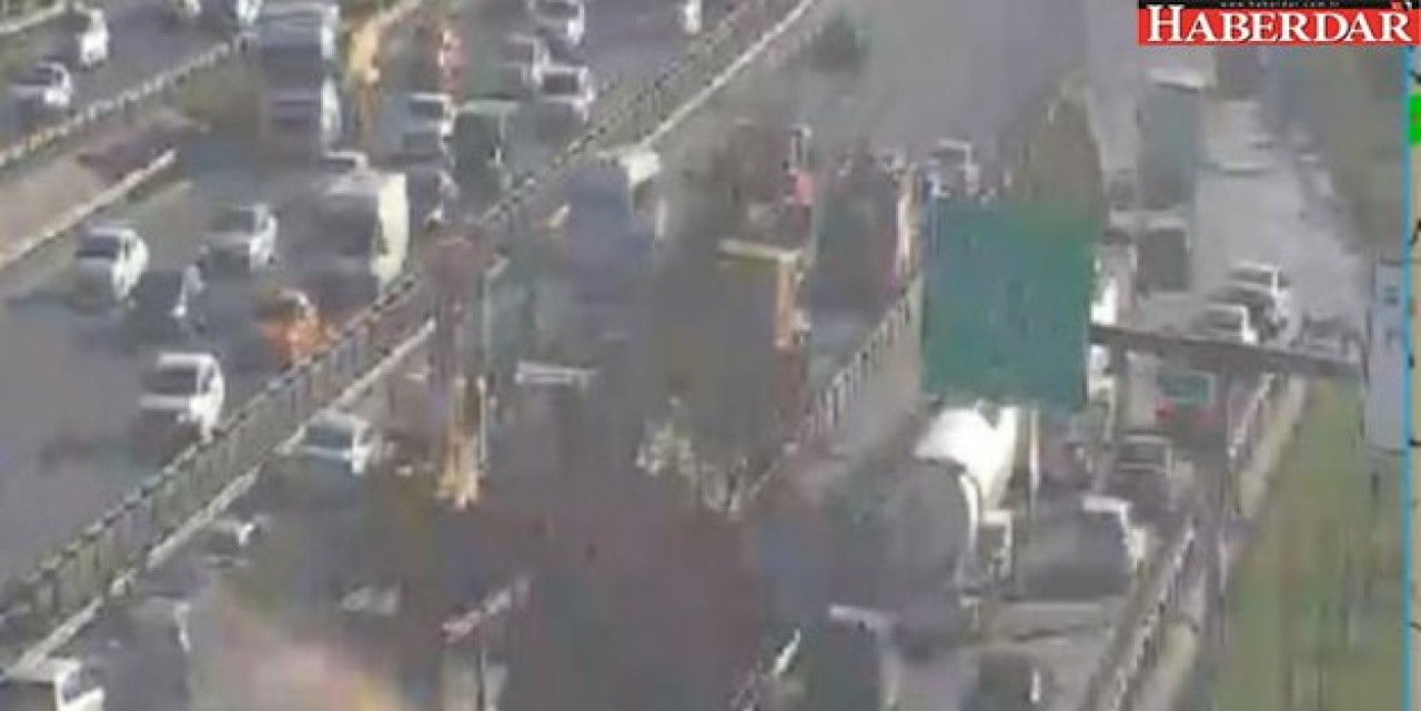 İstanbul trafiğini kilitleyen kaza!