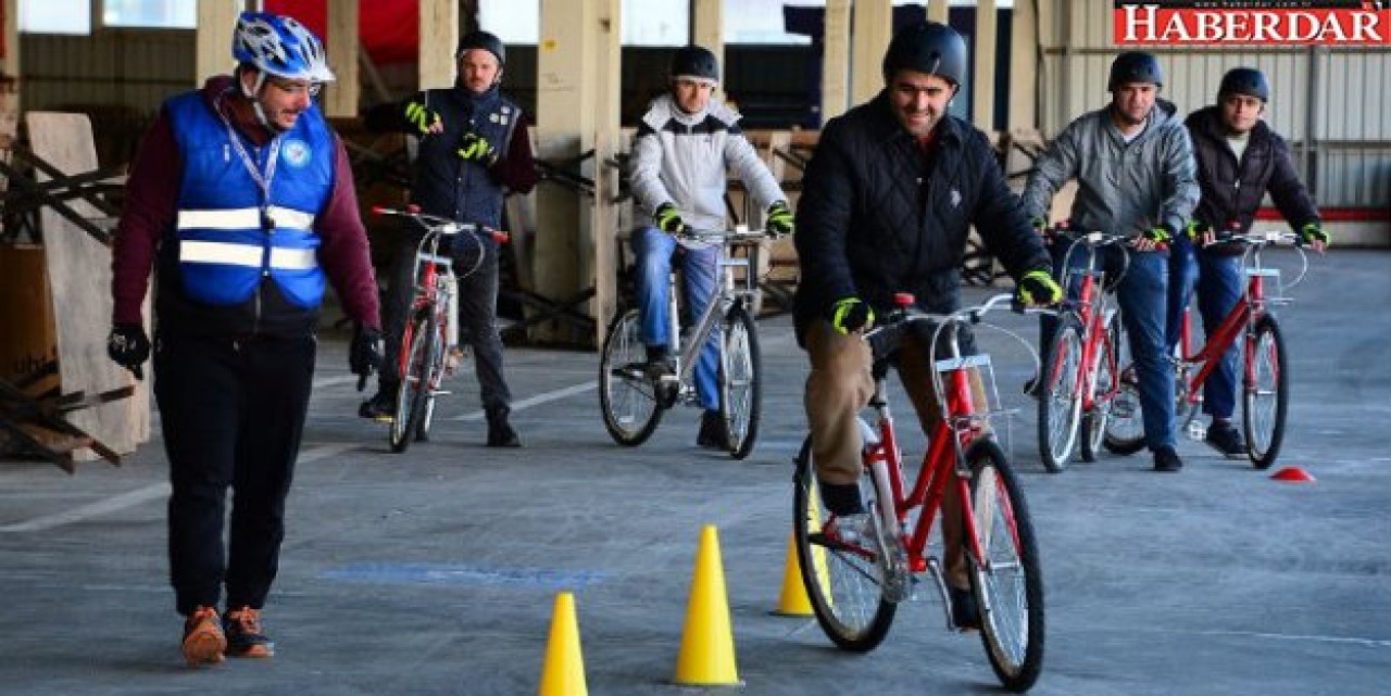Apartman görevlilerine bisiklet eğitimi