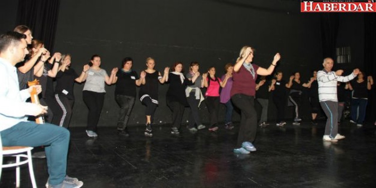 Kadınlar Horon öğreniyor