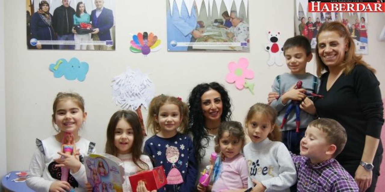 Gülin Akgün’den miniklere hediye yağmuru