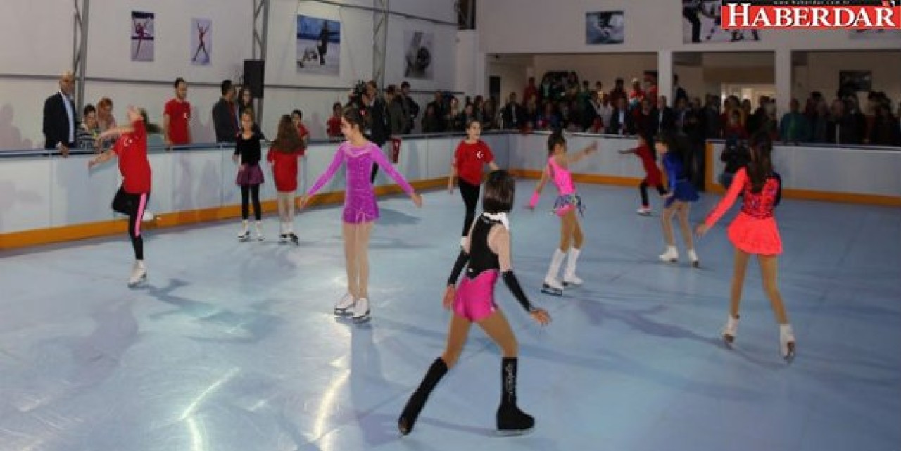 Bakırköyde buz pateni keyfi