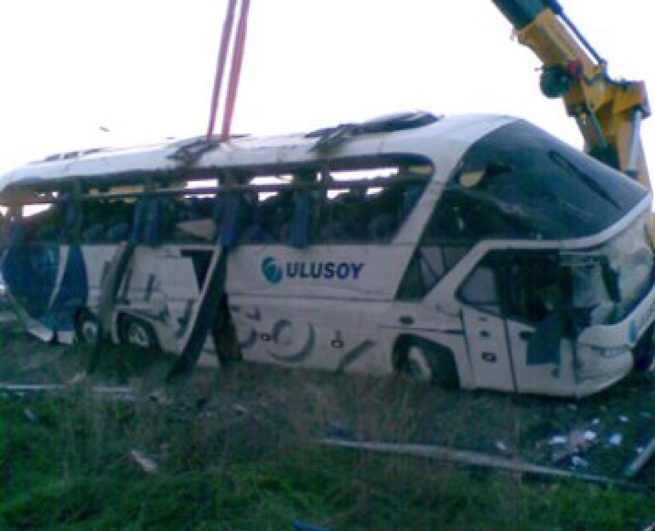 Otobüs devrildi: 1 ölü 46 yaralı