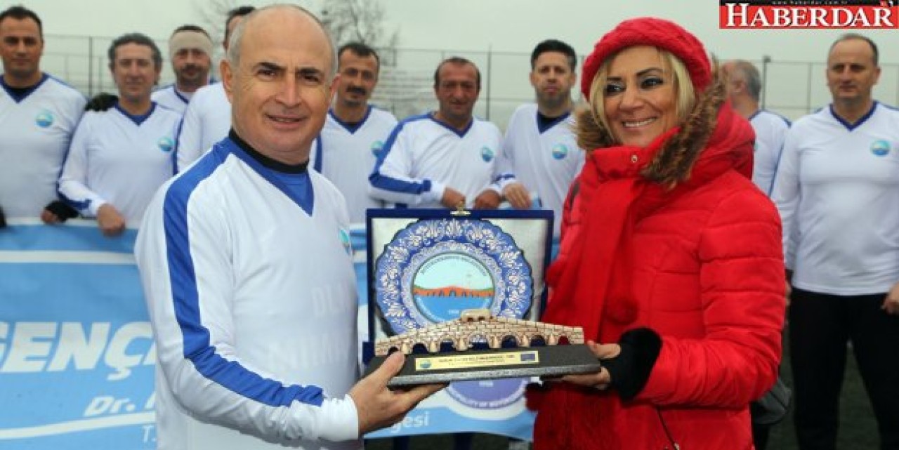 Başkan Akgün, Türkiye Veteranlar Ligi’nde forma giydi