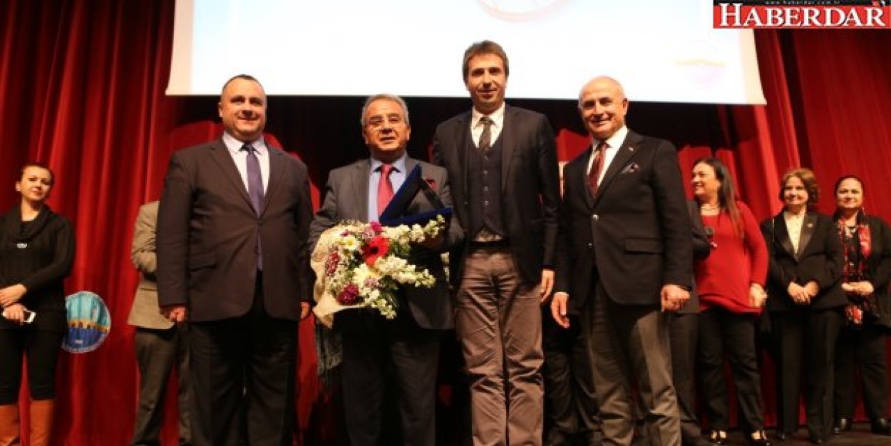 “İki Yaka Yarım Aşk’’ izleyicilerle buluştu