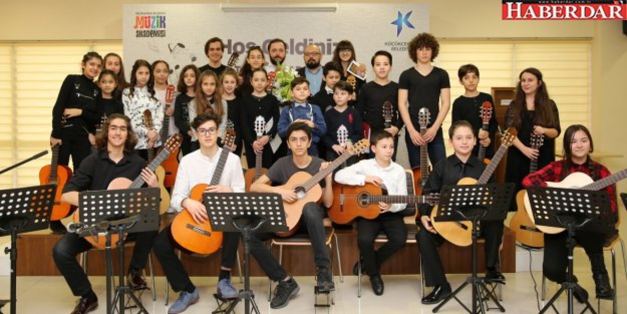MÜZİK AKADEMİSİ’NDE GİTAR KONSERİ