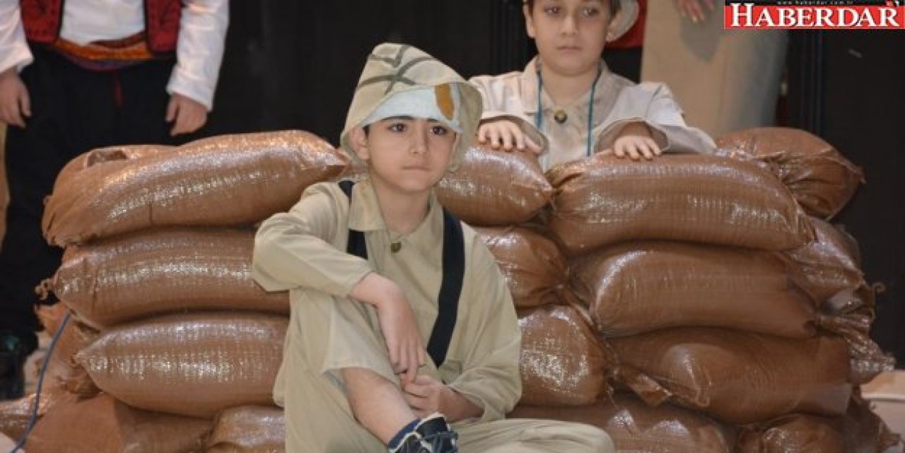 Öğrencilerden duygulandıran  “Şehitleri Anma“ programı