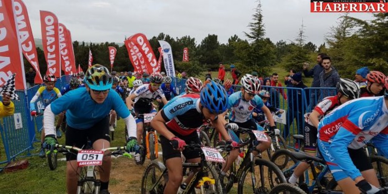Büyükçekmece Uluslararası Dağ Bisikleti Yarışmaları nefesleri kesti