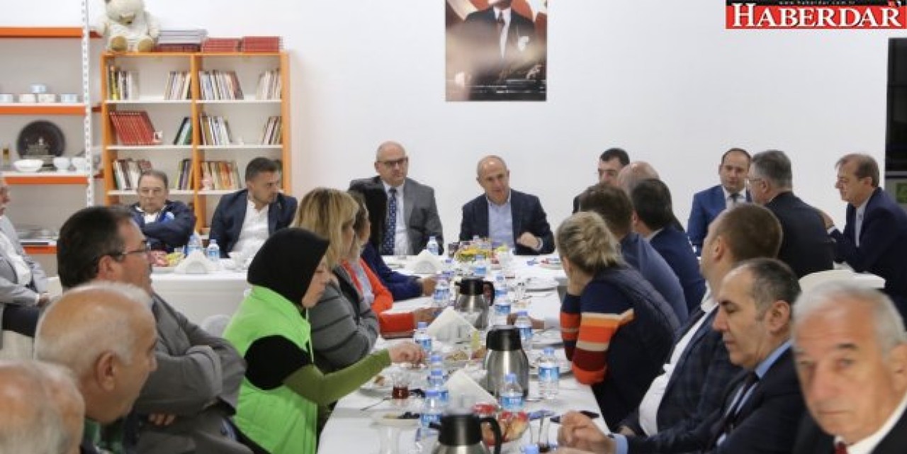 Akgün, ‘Sevgi Eli’ni uzatanlarla bir araya geldi