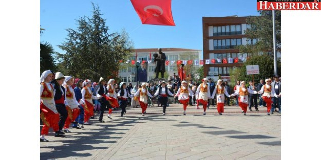 Çatalcada “Uluslararası 23 Nisan Çocuk Festivali” başladı.
