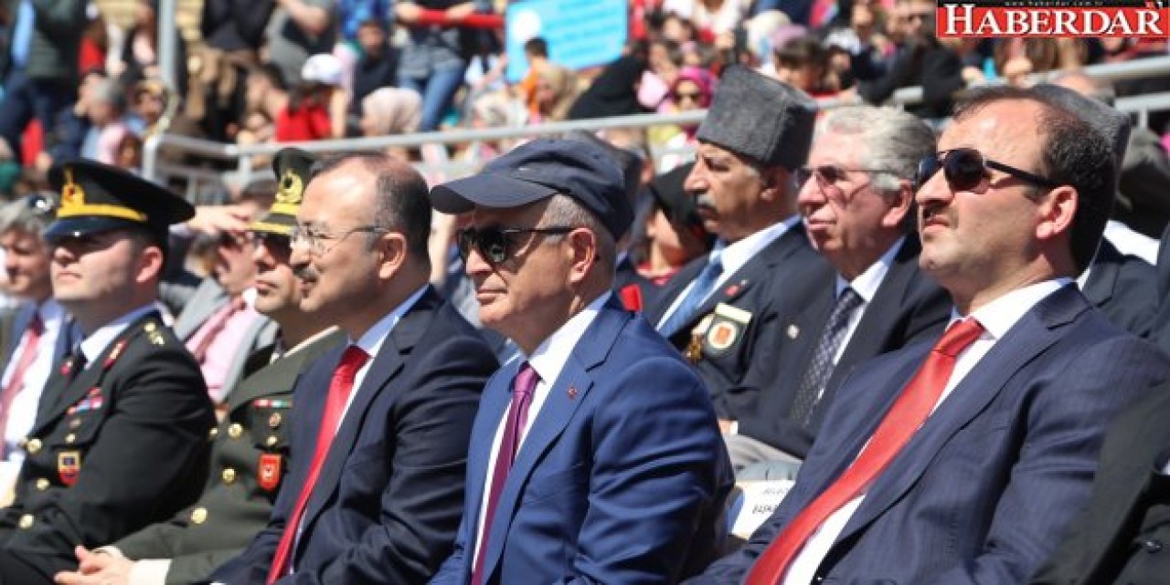 Akgün: 23 Nisan’ı istediğimiz seviyede kutlayamıyoruz