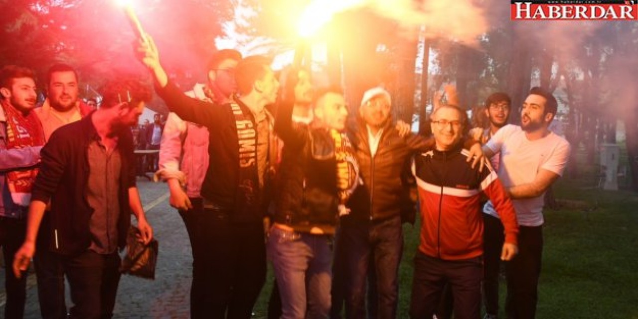 ÜNİVERSİTELİLER GÖNÜLLERİNCE EĞLENDİ