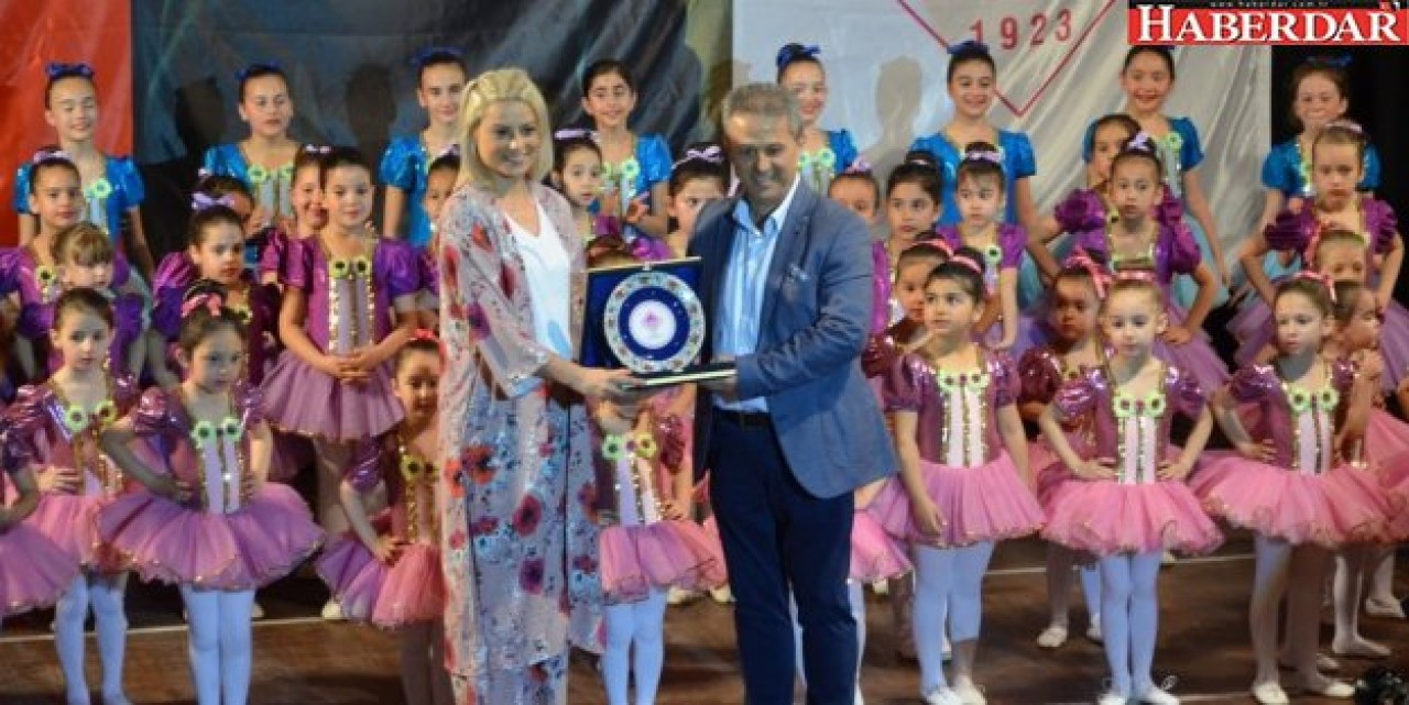 Bale Kursu öğrencilerinden büyüleyen gösteri