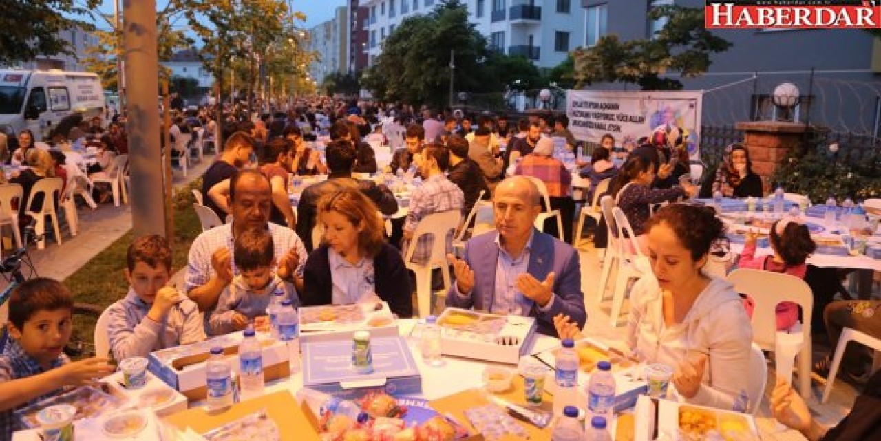 Çakmaklı mahallesi iftar sofrasında buluştu