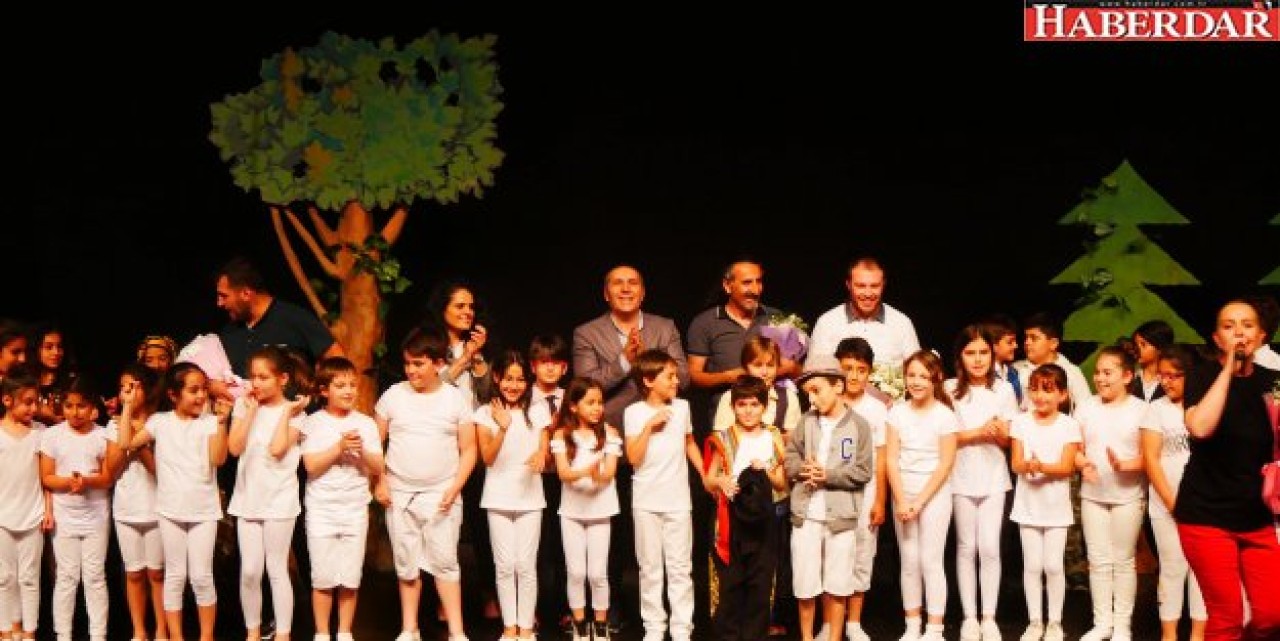 Geleceğin tiyatro sanatçıları Büyükçekmece’de sahne aldı