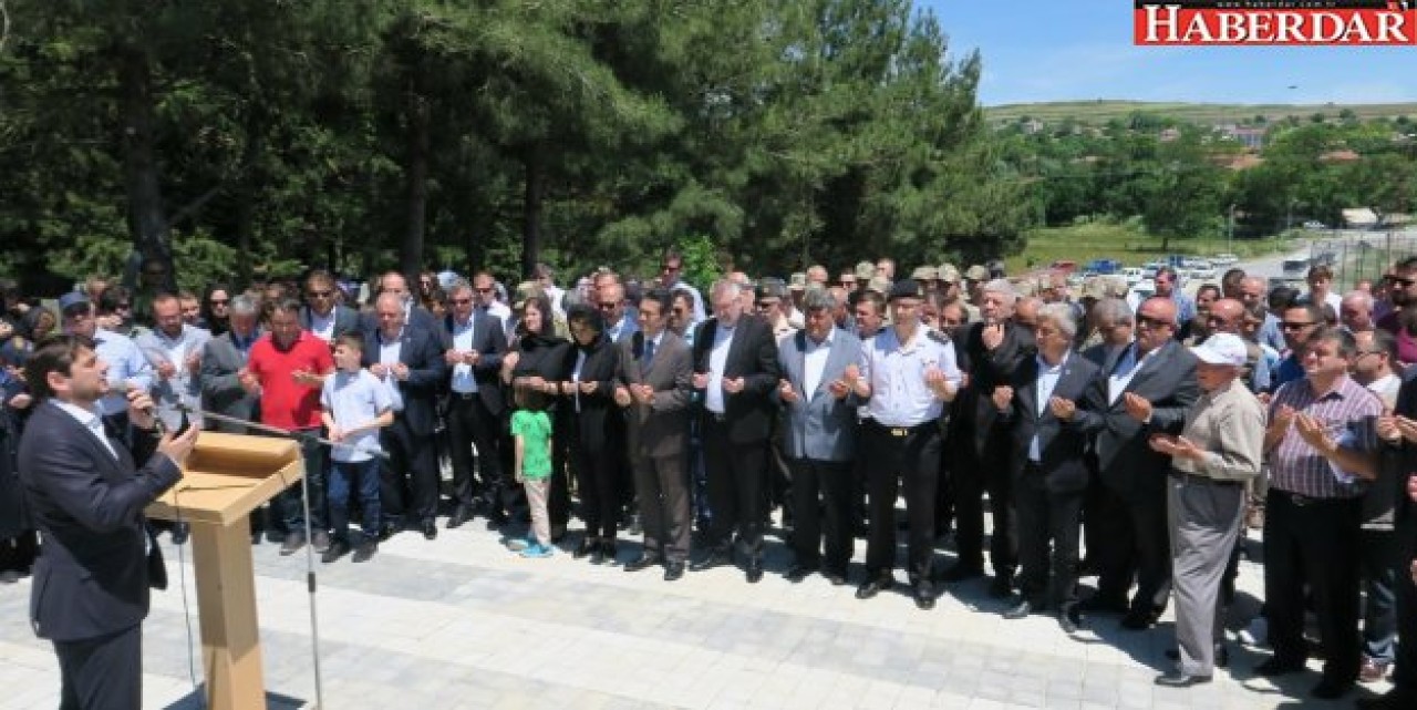 Şehidimiz kabri başında ve adının verildiği okulda anıldı