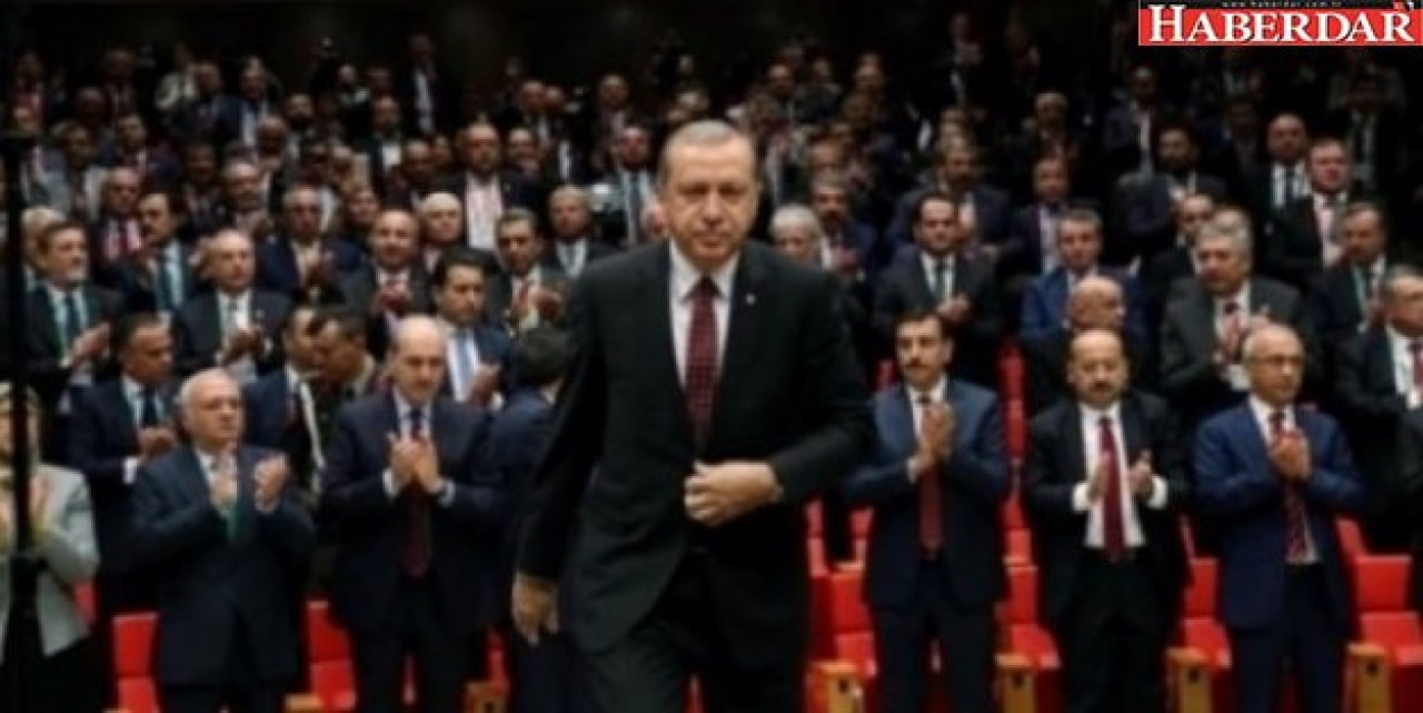 Sürpriz bir kabine geliyor