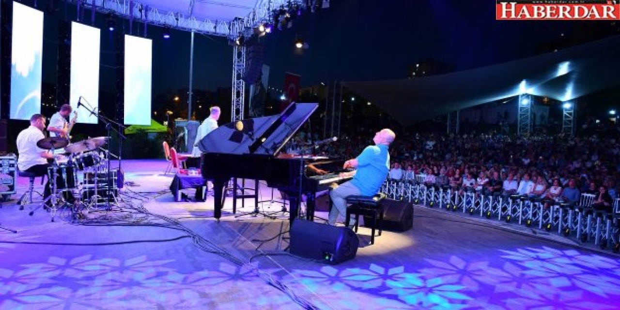 Beylikdüzünde Klasik Müzik Rüzgarı