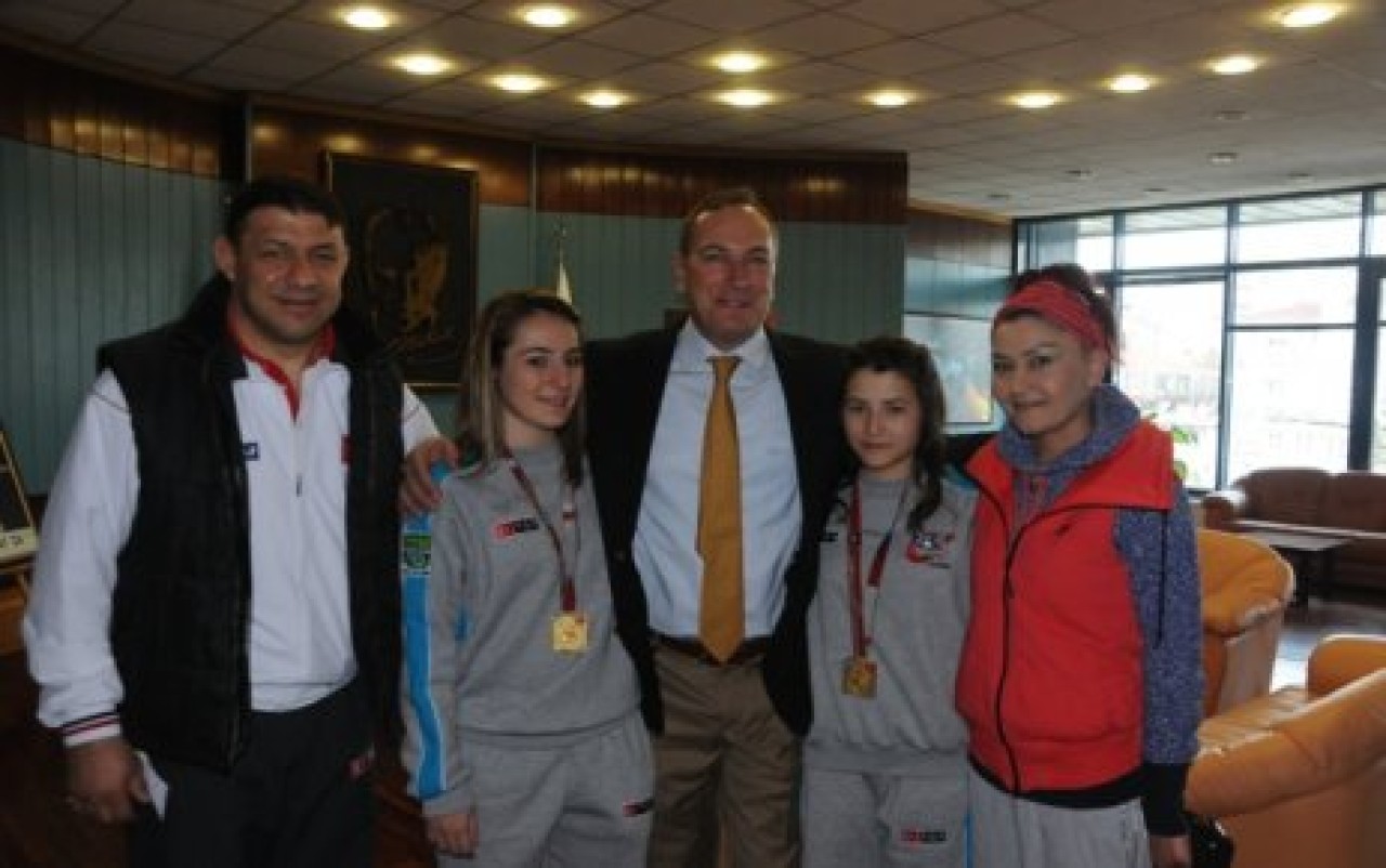 Altın Kızlar yine ŞAMPİYON