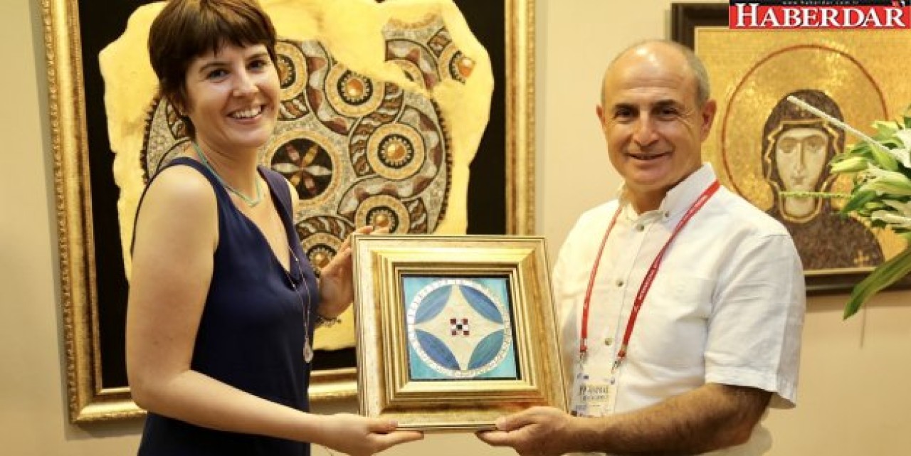 Mozaik sergisi festivale renk kattı