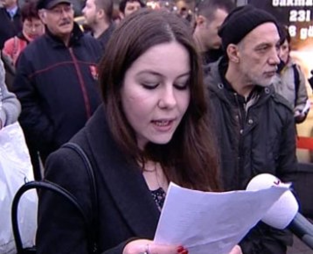 Taksim'de 'Dokunan yanar, ya okuyan?' eylemi