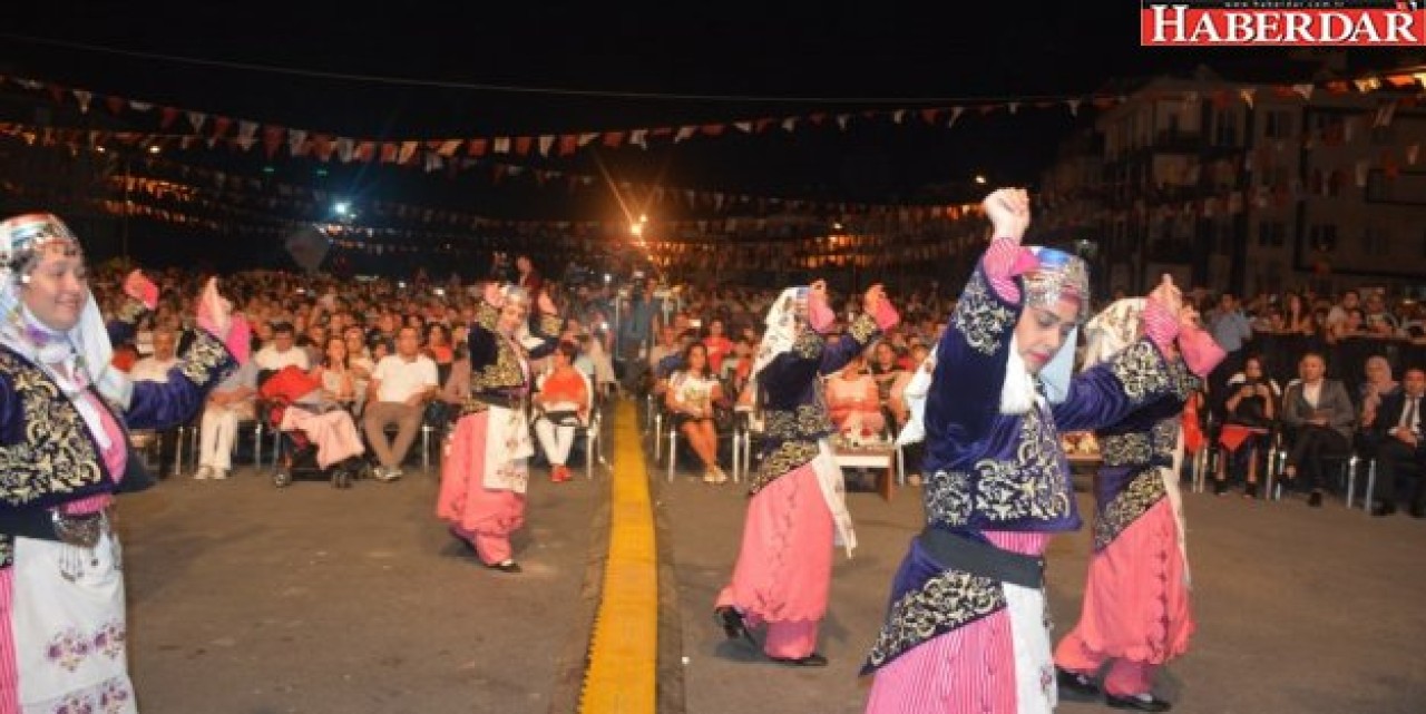 “Bir Sandık Bin Emanet” Halk Dansları Topluluğu Büyüledi!