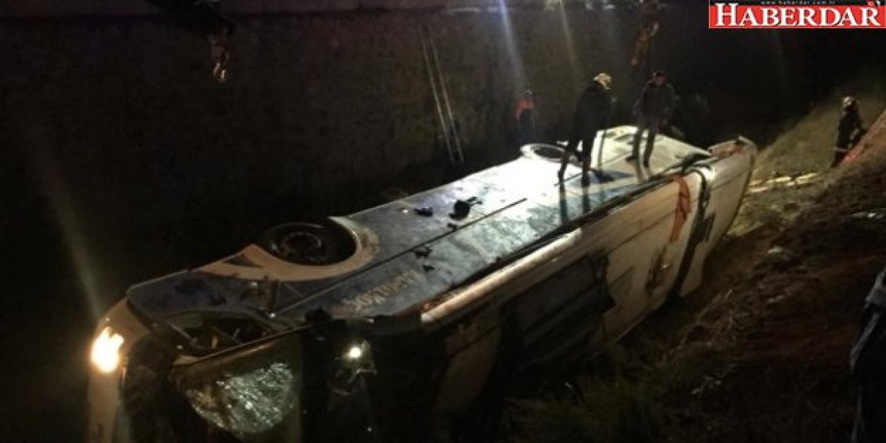 Afyonkarahisarda Otobüs Su Kanalına Devrildi: 8 Ölü, 28 Yaralı