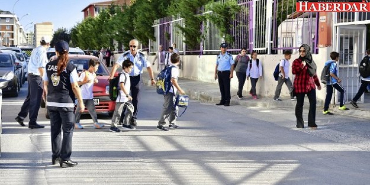 Beylikdüzü zabıtası öğrencilerin güvenliği için hazır bekliyor