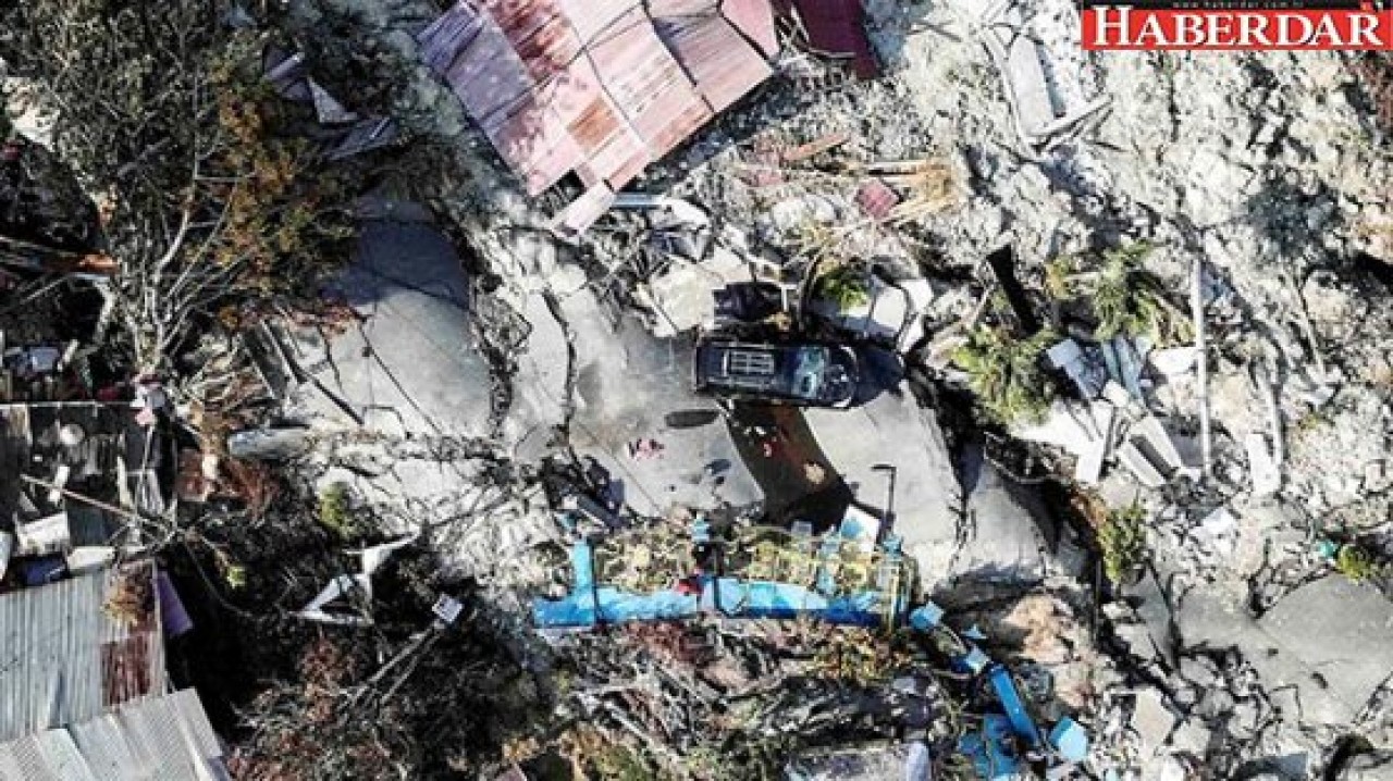Endonezyada deprem ve tsunamiden sonra bu kez de yanardağ patladı!
