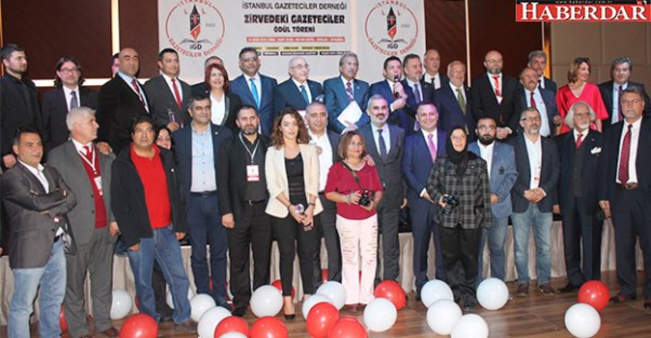 Zirvedeki gazeteciler ödüllendirildi